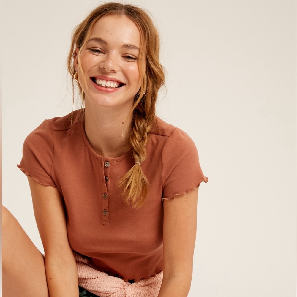 NWT Short Sleeve Listicle Crop‎ top